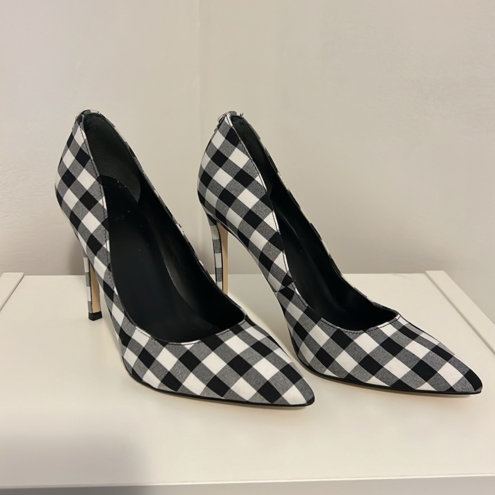 Like New Guess Plaid Pump